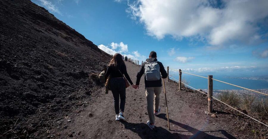 From Sorrento: Pompeii and Vesuvius Guided Tour with Lunch - The bus ride, meeting point, and daily rhythm
