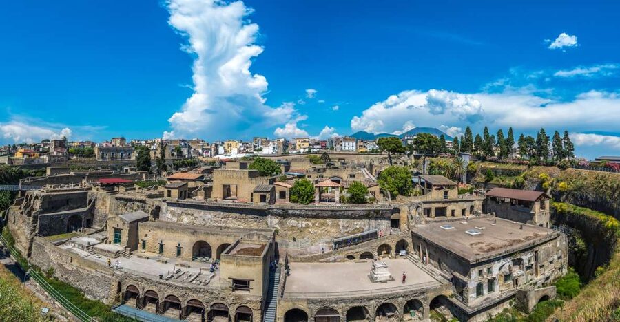From Sorrento: Pompeii by Train with Vesuvius & Guided Tour - The 40-minute train ride from Sorrento