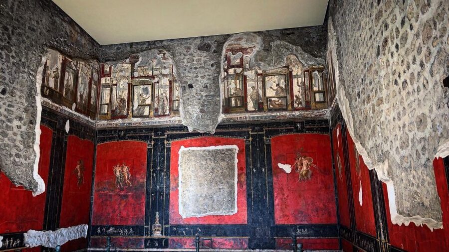 From Sorrento: Pompeii Guided Tour small group - Roman homes make the city personal