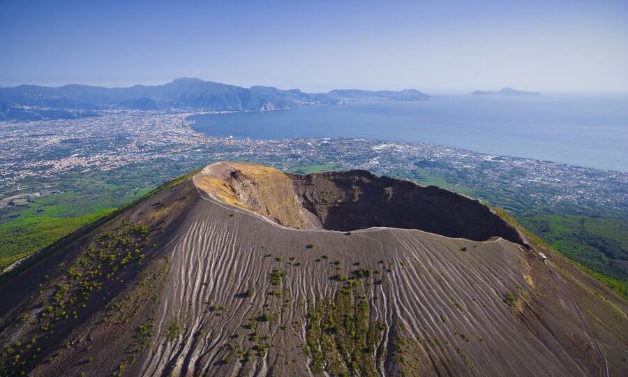 From Sorrento: Semiprivate Vesuvius Tour - About 90 minutes to 2 hours at the volcano