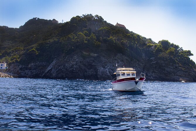 Group Capri tour , visit of caves, fishing legend and swimming - Punta Campanella and Sorrento’s fishing legends