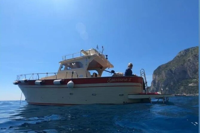 Group Capri tour , visit of caves, fishing legend and swimming - Blue Grotto: a view, not an entrance