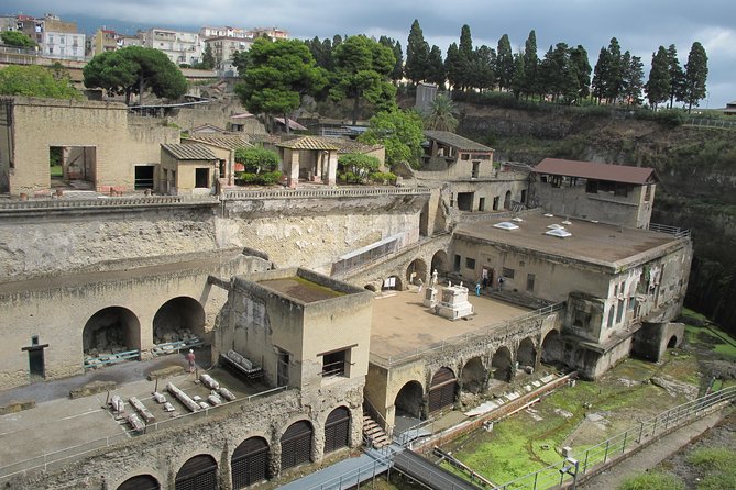 Guided Day Tour of Pompeii and Herculaneum with Light Lunch - Why seeing both cities makes sense