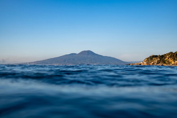 Guided diving for beginners without certification from Sorrento - A rubber dinghy ride along the Sorrento coast