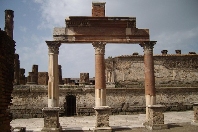 Guided Tour of Pompeii and Herculaneum with Lunch and Ticket - Guides matter more than the itinerary suggests