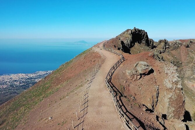 Guided Tour Pompeii And Vesuvius from Positano Skip the Line - Looking inside the crater