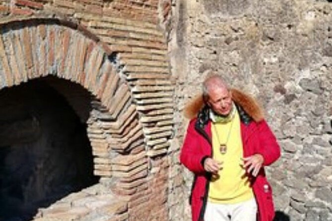 Guided Tours of Pompeii Excavations Historical and Cultural Itineraries - The House of the Golden Cupids mixes domestic life and worship