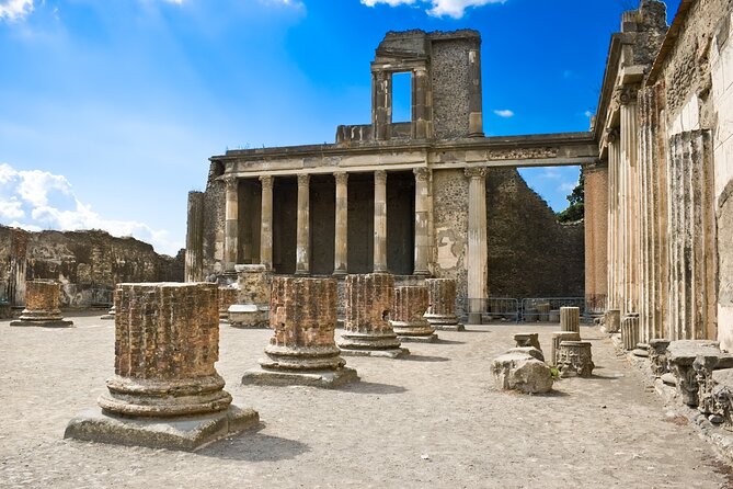 Half-Day Group Tour in Pompeii with Pick Up - A guided experience with room for photos