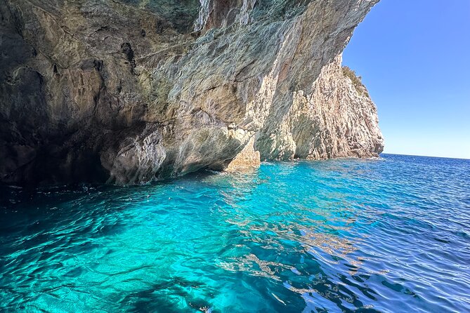 Half-day private boat tour of Capri - The Natural Arch and the Faraglioni