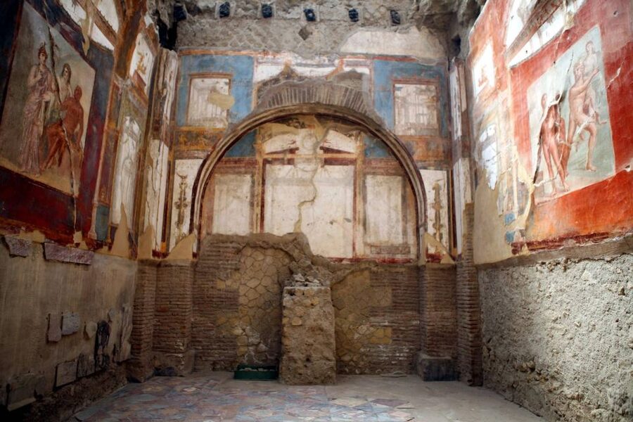 Herculaneum: 3D Walking Tour with Skip-the-Line Ticket - Herculaneum before or after Pompeii