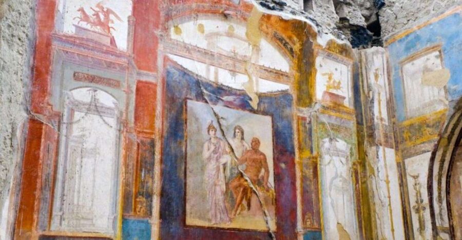 Herculaneum: Skip The Line Entrance ticket + Audioguide - Following the map through the ancient town