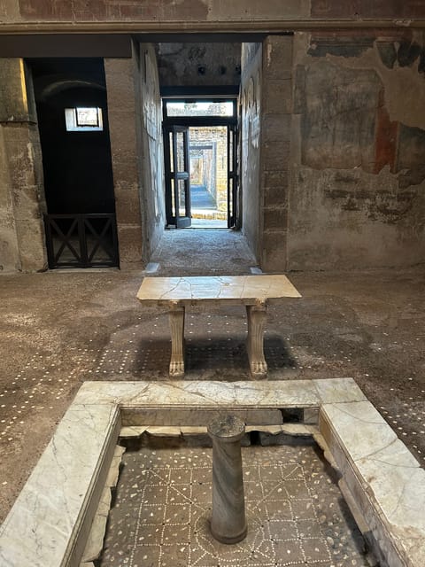 Herculaneum - Small Group Tour (admission included) - The opening lesson on Vesuvius and the town