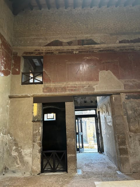 Herculaneum - Small Group Tour (admission included) - Walking through wealthy Roman homes