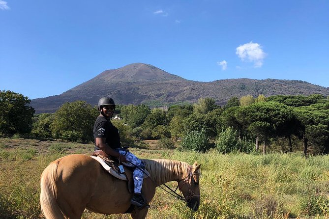 Horseback Riding on Vesuvius - Meeting in Pompeii and getting to the stable