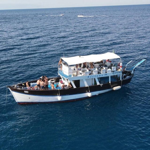 Ischia: Island Boat Tour with Neapolitan Lunch & Snorkeling - Why seeing Ischia by sea makes sense