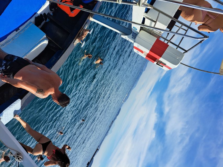 Ischia: Island Boat Tour with Neapolitan Lunch & Snorkeling - Forio and the final stretch
