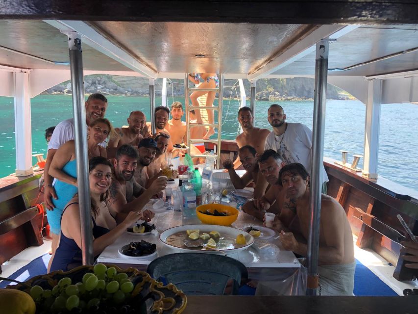 Ischia: Island Boat Tour with Neapolitan Lunch & Snorkeling - Forio to Citara and Sorgeto