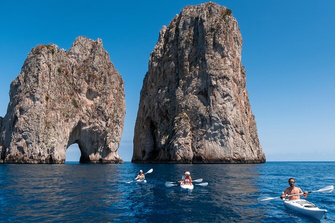 Kayak tour in Capri between caves and beaches. Photos included. - What the 90-minute format really gives you