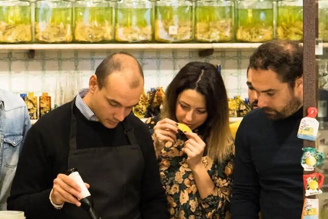 Learn how to make Amalfi limoncello - The tasting table: lemon cake and local sweets