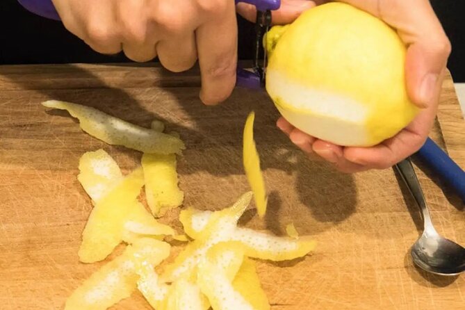 Learn how to make Amalfi limoncello - Who will enjoy this Amalfi class most?