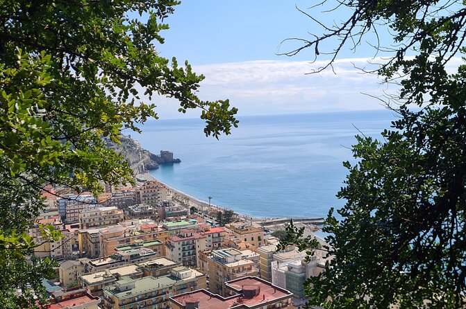 Lemon path hike - Amalfi coast - A guide who adds local context