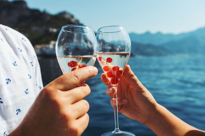 Luxury Cruises - Lunch at a restaurant reachable only by boat