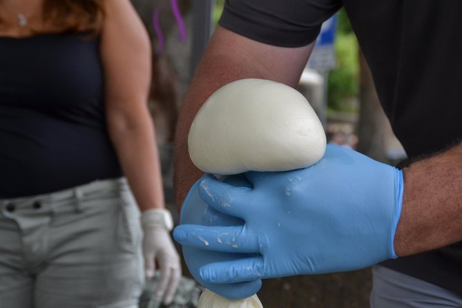 Mozzarella Class or Pizza Class - Furore: a small village with a big food stop
