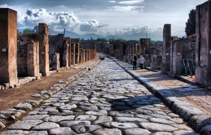 Naples: Amalfi Coast, Sorrento and Pompeii Day Trip - How the timing shapes the experience