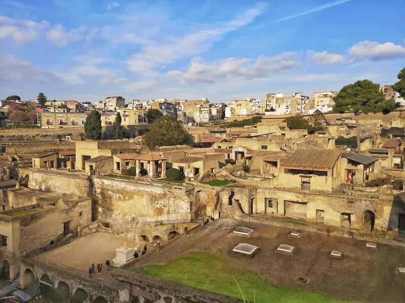 Naples: Herculaneum and Vesuvius Day Trip - Herculaneum: Small Scale, Remarkable Detail