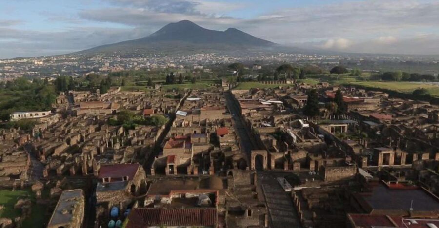 Naples: Pompeii and Herculaneum Tour with Tickets and Lunch - From Naples to the ruins in about 30 minutes