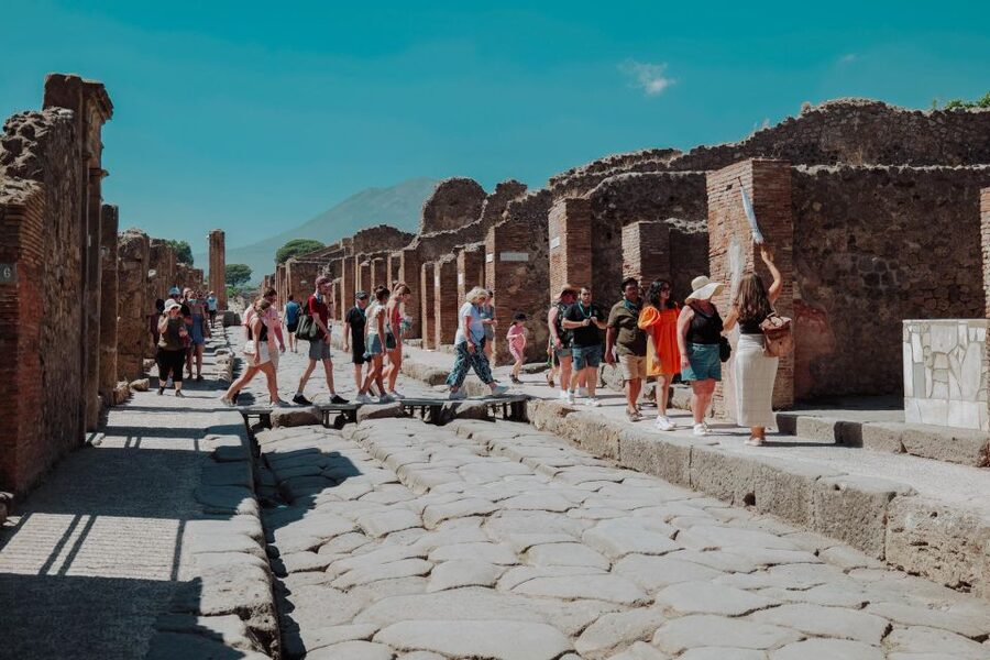 Naples: Pompeii and Mount Vesuvius Entry Tickets and Tour - Guide quality and group feel