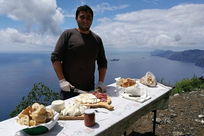 On the Path of the Gods: private trekking and shepherd snack - Walking the six kilometers toward Nocelle