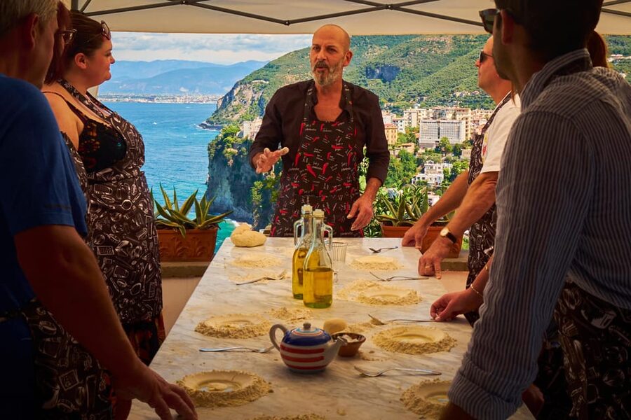 Pizza pasta e sorrento traditional cuisine 100% hands on - Kneading real Neapolitan pizza