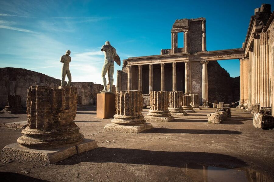 Pompei: Audio guide of the archeological site - Villas, frescoes, and the private side of Pompeii