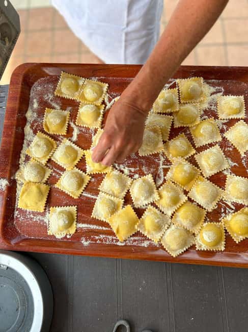 Pompei: Cooking class fresh pasta - Putting on the apron with Sabrina and Rosalba