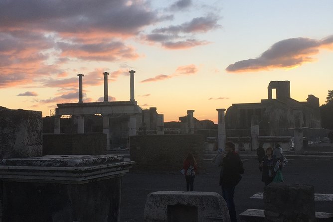 Pompei Guided Tour at Sunset - The private format and the value of the price