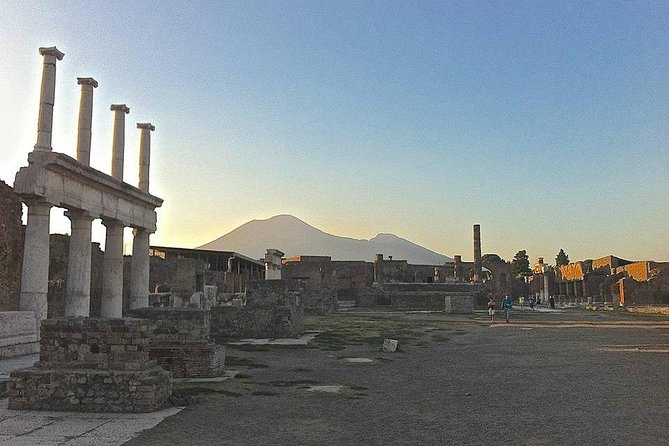 Pompei Guided Tour at Sunset - Walking through a city buried by Vesuvius
