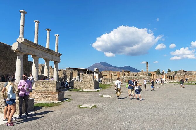 Pompei three hours with an expert guide - Baths, theaters, and public life