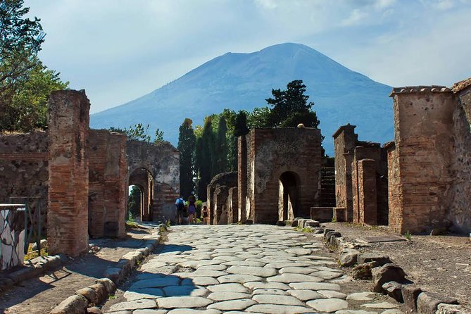 Pompeii 2 h guided tour - Skip-the-line Priority Access - What the two-hour pace really means