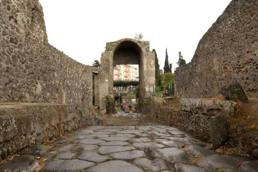 Pompeii 2-Hour Private Tour - What the $181.26 price means