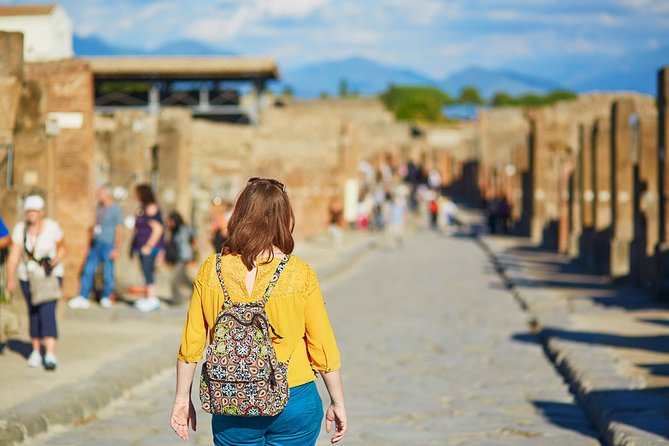 Pompeii 2-hour Private Tour with an Archaeologist-Ticket included - Why a private archaeologist changes Pompeii