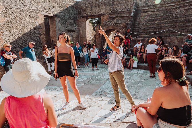 Pompeii 2-hour Private Tour with an Archaeologist-Ticket included - Granaries, casts, and the human cost of the eruption