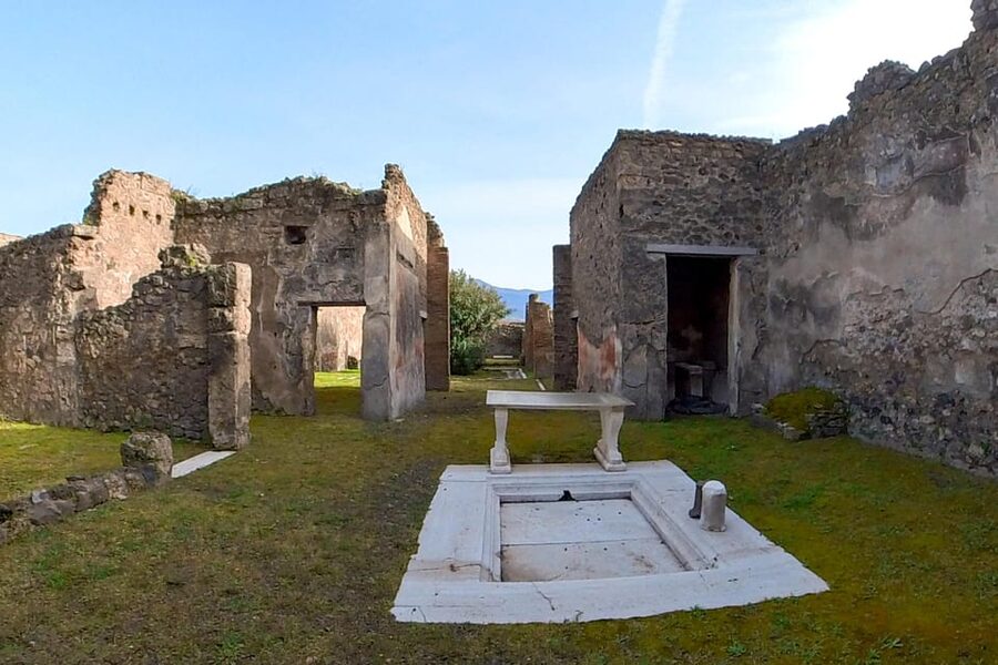 Pompeii: 2 Hours Skip the Line Visit with a Licensed Guide - An ancient house and the details of domestic life