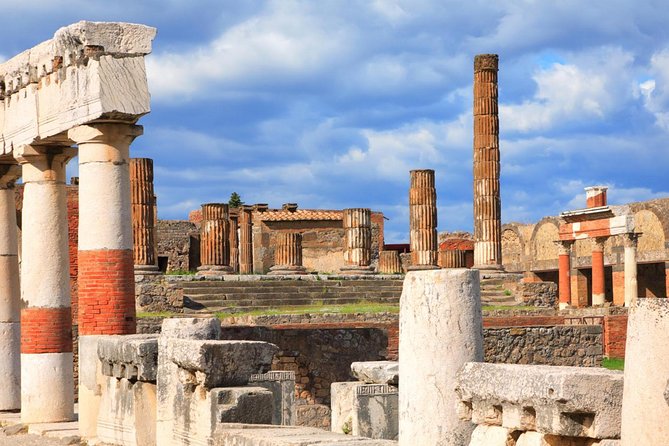 Pompeii: 2H Family friendly Tour with an Archeologist Guide - The second hour: choosing Pompeii’s highlights