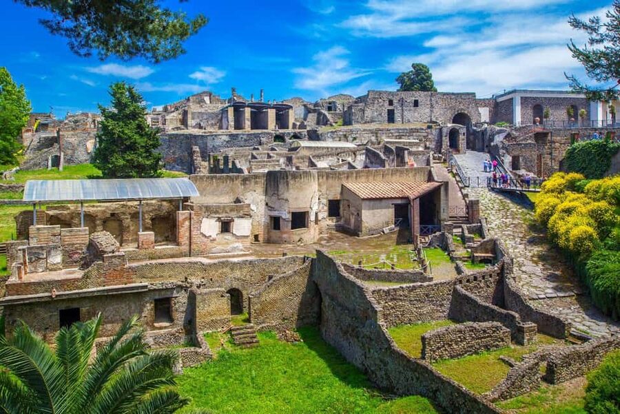 Pompeii : 2h small group tour with an archeologist - Why a small group changes the visit