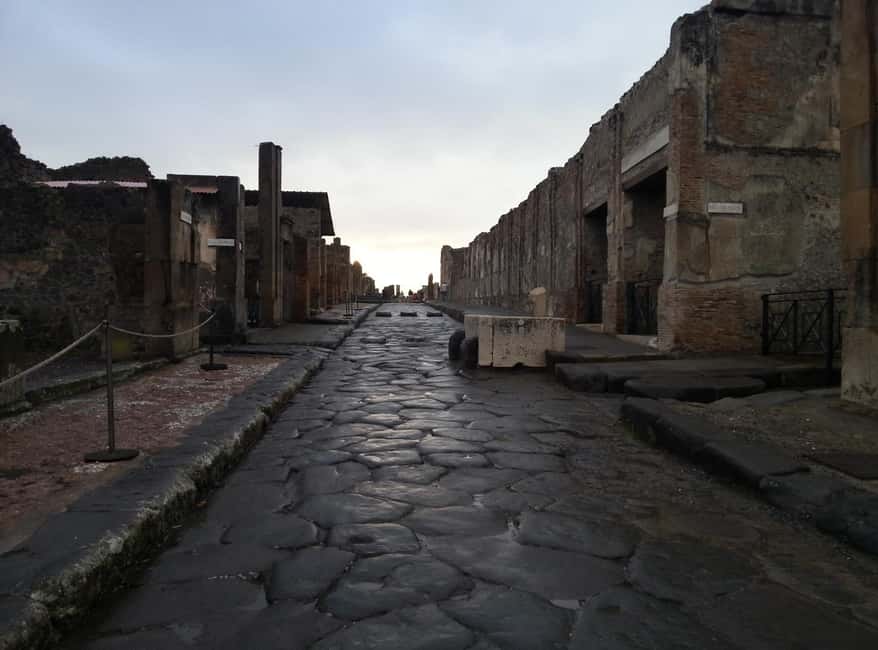 Pompeii : 2h small group tour with an archeologist - What the two-hour route gives you