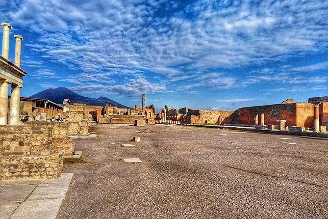 Pompeii 360° - 4-hour tour with an expert Guide in archaeology - Entering Pompeii’s largest houses