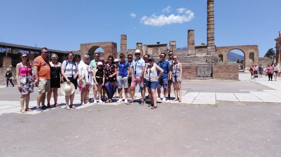 Pompeii: 3D Walking Tour with Entry Ticket - Seeing Pompeii with the ruins and reconstructions together