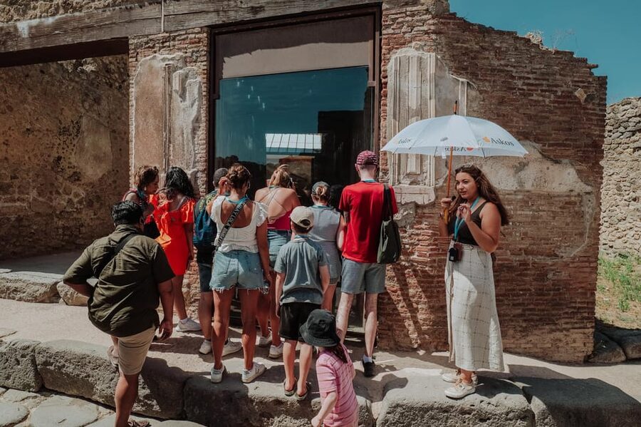 Pompeii 3hours Villa of Mysteries tour with an Archaeologist - The political and religious center