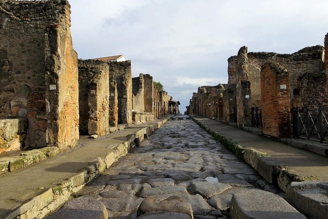 Pompeii- Amalfi Coast tour from Sorrento, with licensed guide included - Positano: one hour for the postcard view